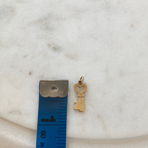Antique/Vintage Mini Gold Heart Key Charm - Picture 6 of 6